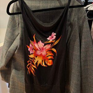 Super Flattering Women's Medium Tank